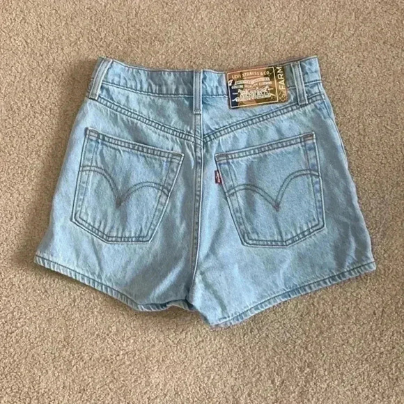 LEVI'S X FARM RIBCAGE WOMEN'S SHORTS in size 25 - Picture 3 of 6